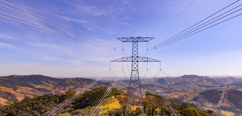 प्रसारण लाइनमा निकुञ्ज र वन क्षेत्र तगारो