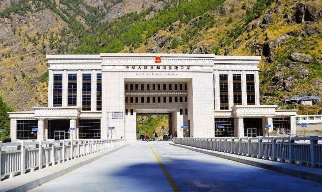 चिनियाँ नाकामा सामान रोकिएपछि व्यवसायीहरु मारमा