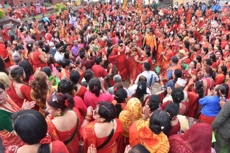 पशुपतिमा तीजको बढी रौनक, भक्तजनका लागि चारै ढोका खुला