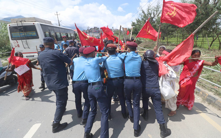 मिटर ब्याज पीडितहरुको आन्दोलनमा प्रहरीले हस्तक्षेप, ६० जना पक्राउ