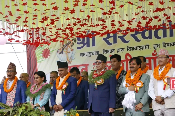 प्रधानमन्त्री बन्ने रेसमा आफू नरहेको प्रचण्डको सफाइ