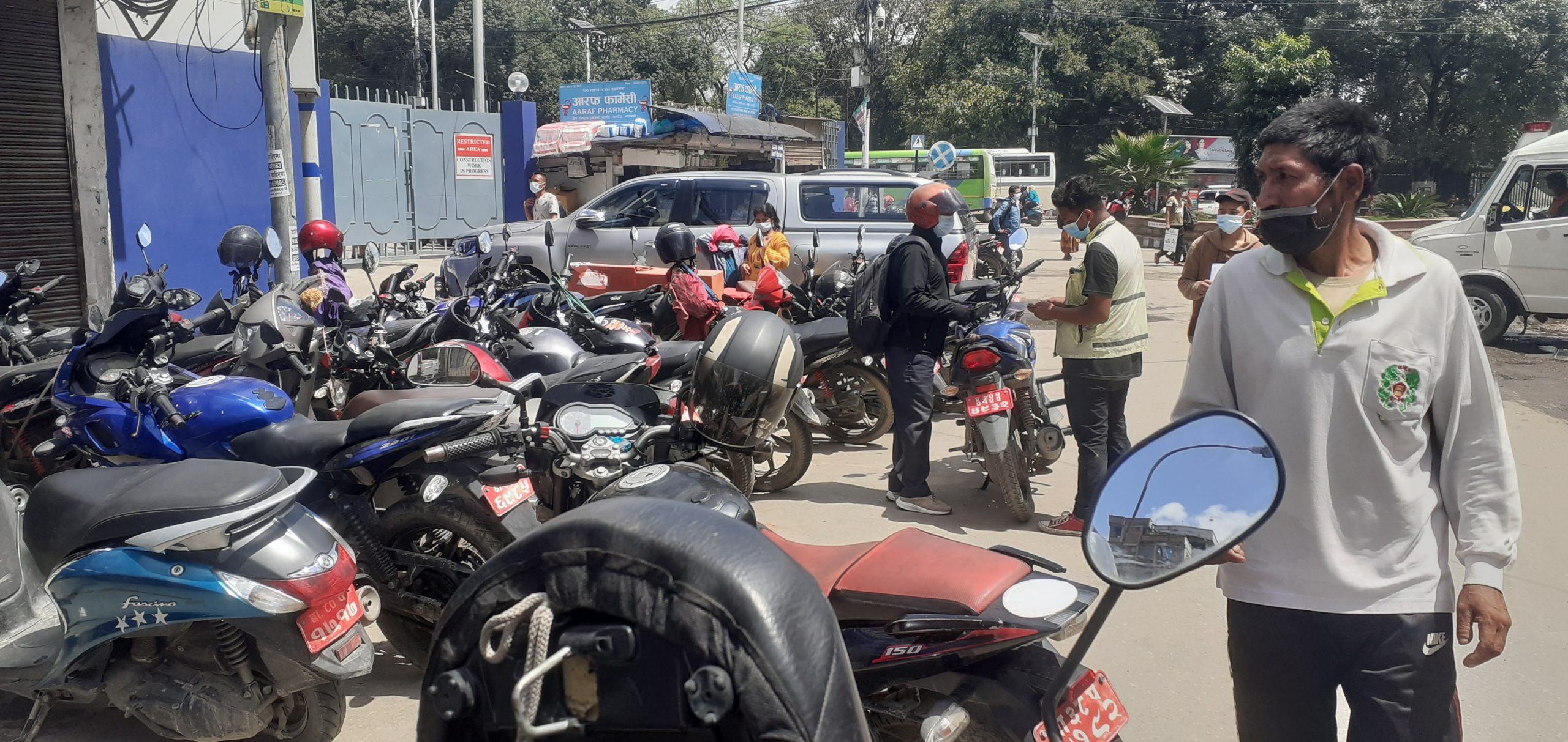 पार्किङमा चर्को मूल्य तिर्न बाध्य बिरामी