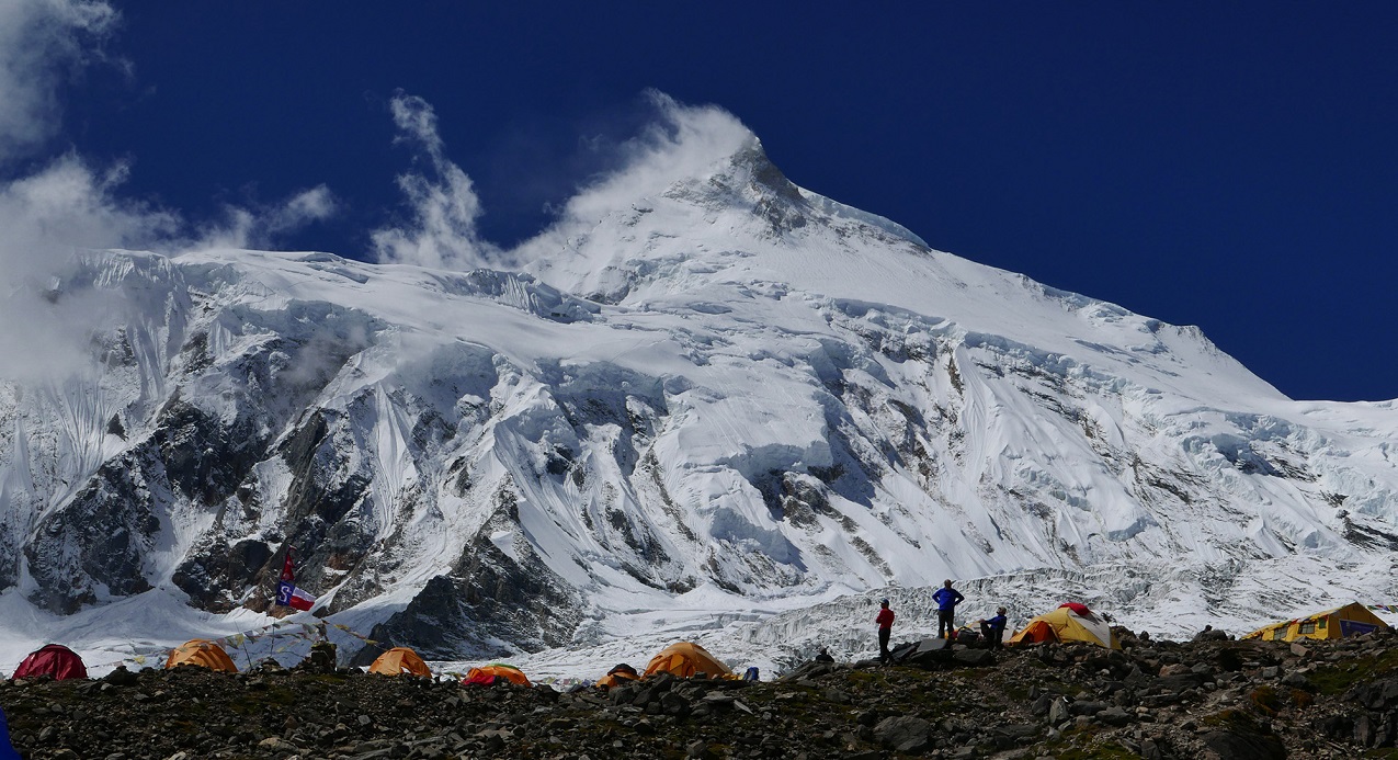 मनास्लु आधार शिविरमा हिम पहिरो, केहि पर्यटक बेपत्ता