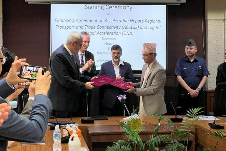 नेपाल र विश्व बैंकबीच ५२ अर्ब ९६ करोड ऋण लिने सम्झौता