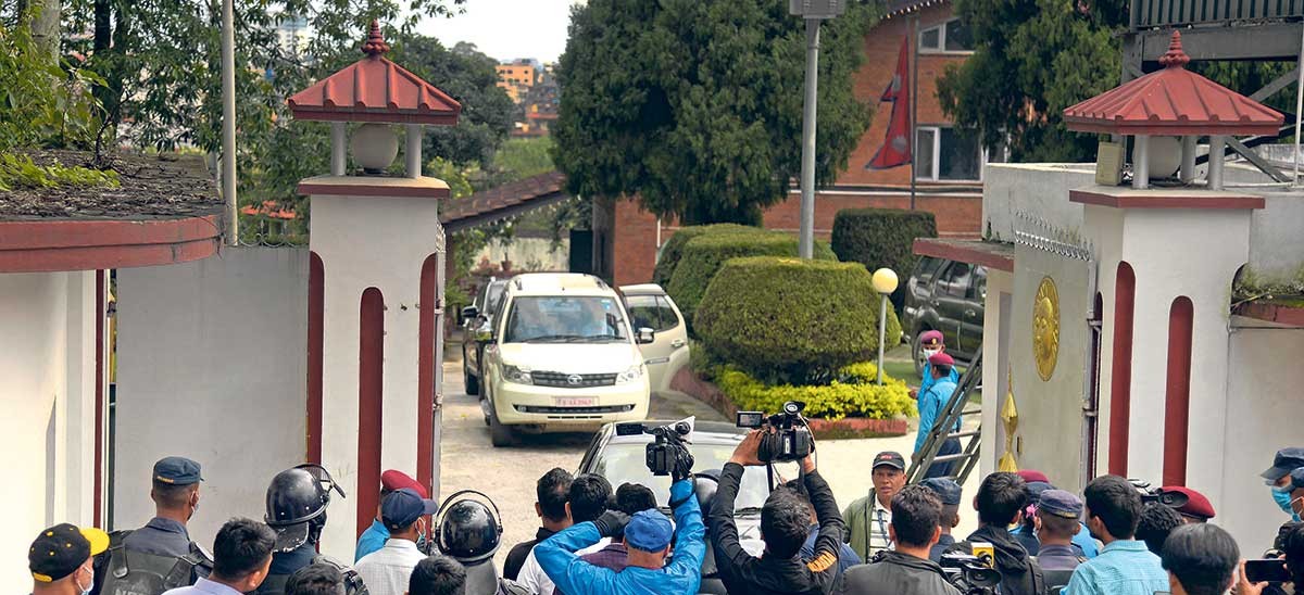 अघोषित नजरबन्दमा जबरा