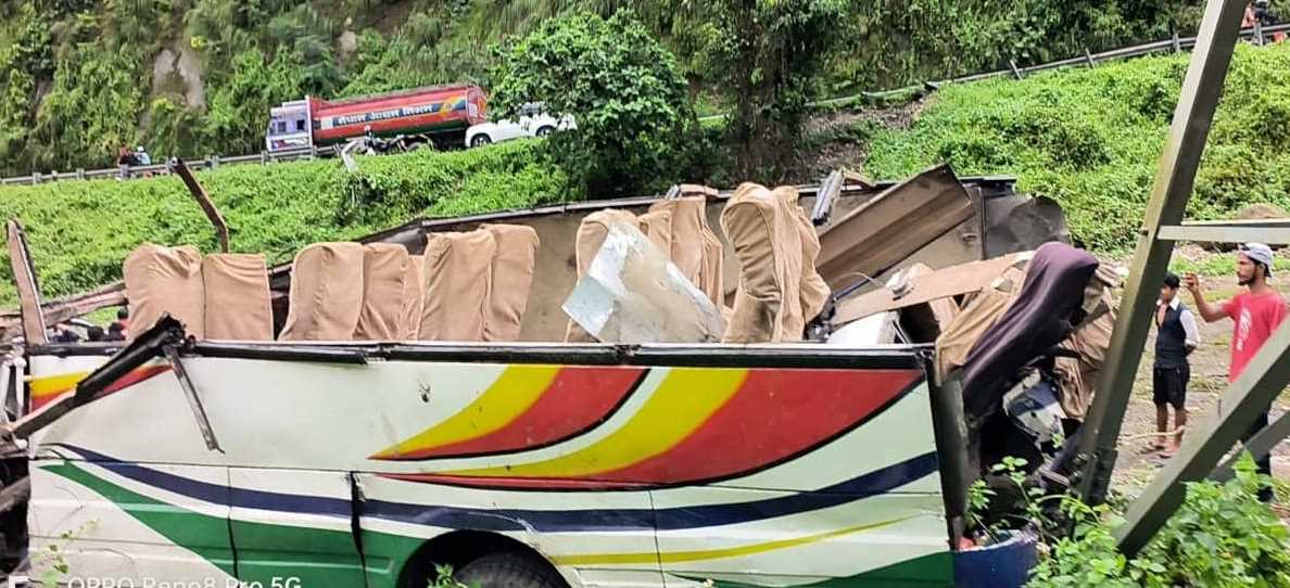 बाराको बस दुर्घटना : १० जना पुरुष र ६ जना महिलाको मृत्यु,नामावली सहित