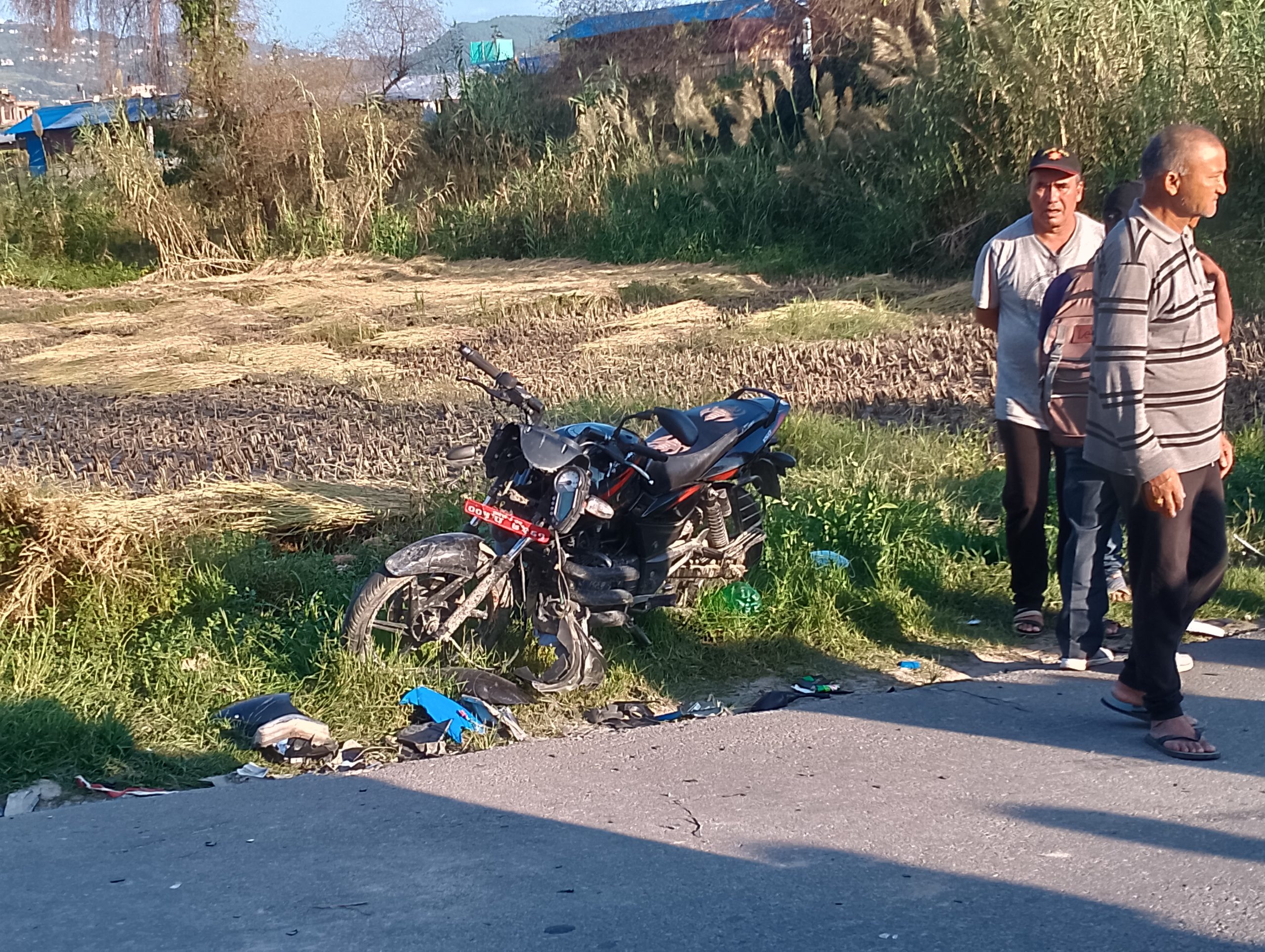 भक्तपुरको पिखेलमा सवारी दुर्घटना हुँदा दुई जना घाइते