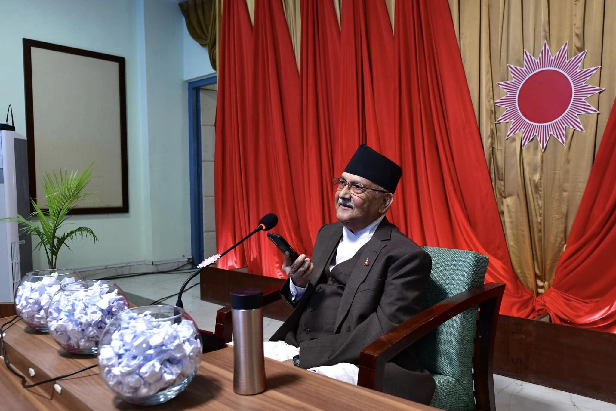 सर्वसाधारणसँग अध्यक्ष ओलीको चार घन्टा टेलिफोन संवाद