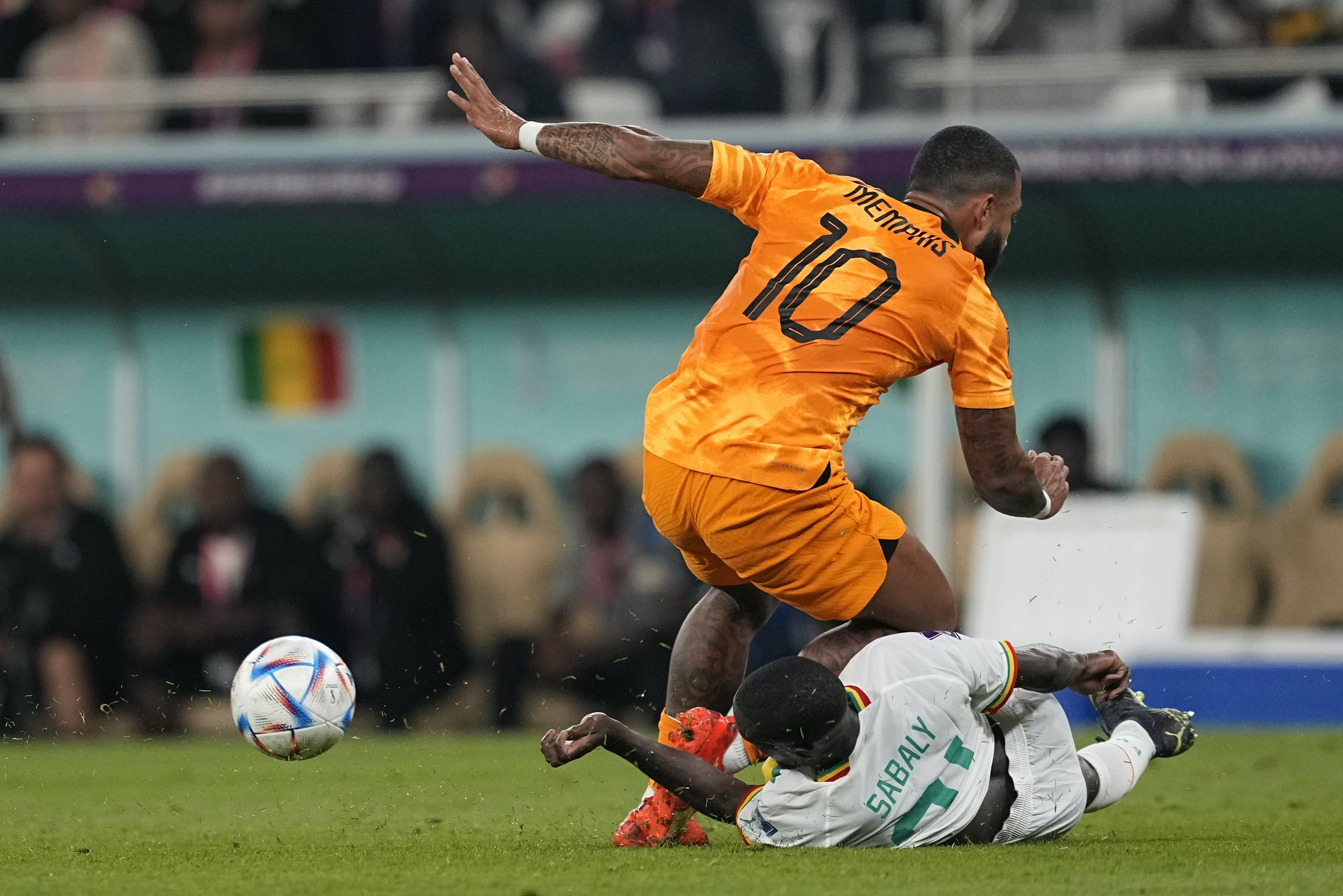 नेदरल्यान्ड्सले सेनेगललाई २-० गोल अन्तरले हरायो