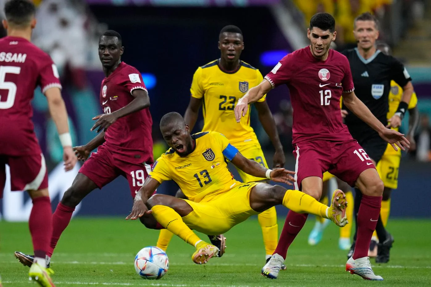 कतार फिफा विश्वकपको इतिहासमा उद्घाटन खेलमै इक्वेडरसँग २–० ले पराजित 