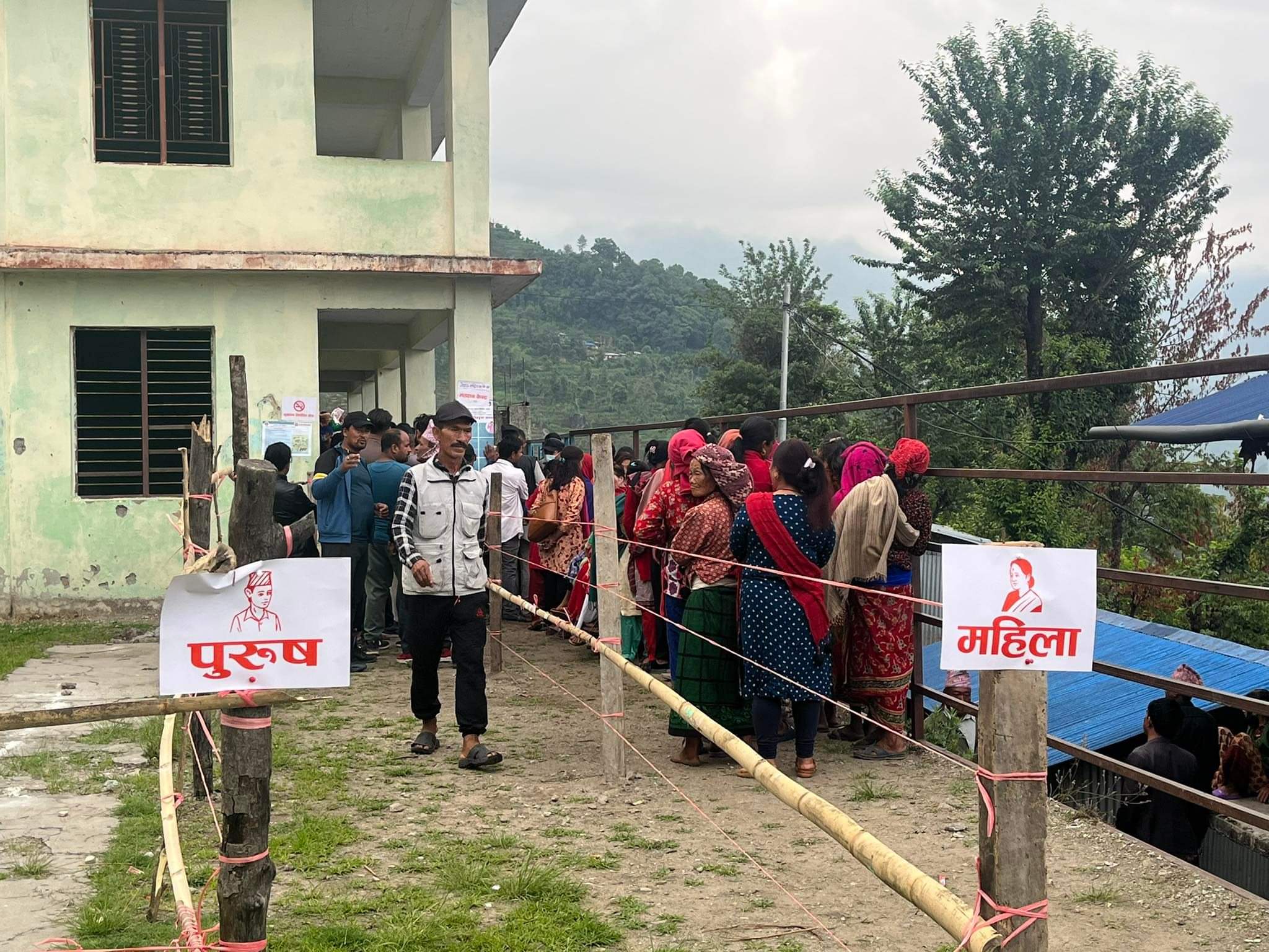 दोलखाका १० मतदान केन्द्रमा आज पुन: मतदान हुँदै