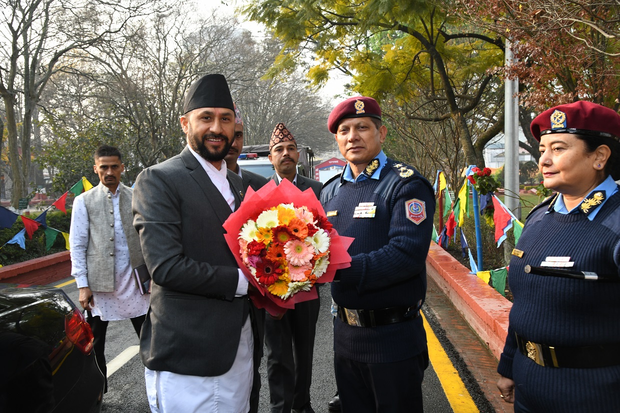जिम्मेवारी उत्कृष्ट ढङ्गले सम्पादन गर्न गृहमन्त्री लामिछानेको निर्देशन