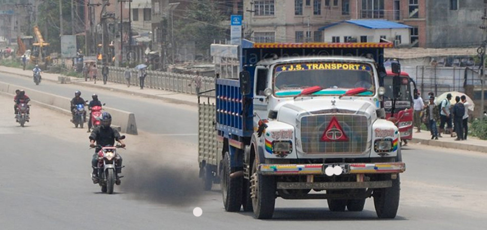 प्रदूषण मापदण्ड पूरा नगर्ने गाडीलाई वातावरण विभागले एक लाख जारिवाना गर्ने
