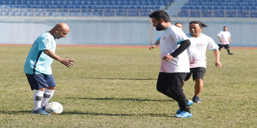 महानगर दिवसको अवरमा रङ्गशालामा प्रमुख–११ र सिइओ–११ बीच मैत्रीपूर्ण फुटबल 