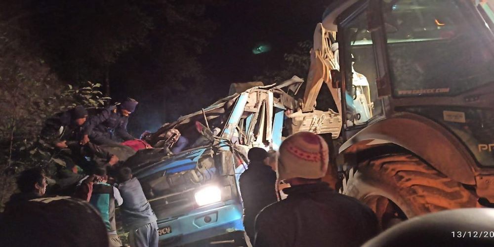 काभ्रेको बेथानचोकमा गाडी दुर्घटना, १८ जनाकाे मृत्यु