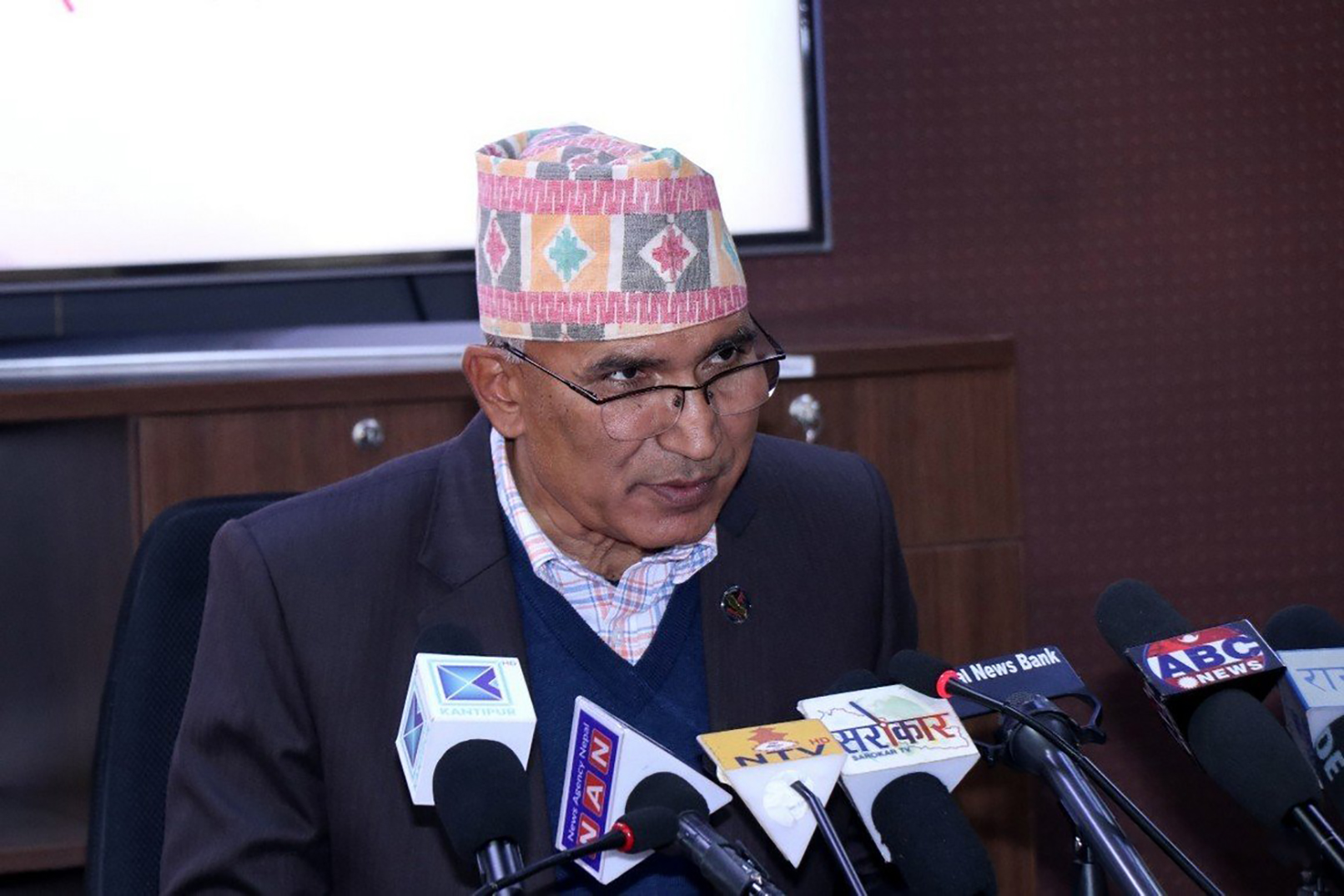 भन्सार चुहावट नियन्त्रणमा गर्न अर्थमन्त्री पौडेलको निर्देशन