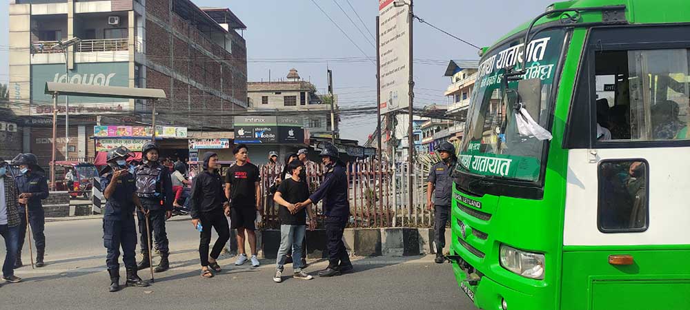 झापाबाट दुई दर्जन बन्दकर्ता पक्राउ,प्रदेशको नामकरणको विषयमा असहमति 