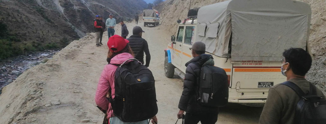 सडकमा सिन्डिकेटका कारण यात्रुलाई कठिनाइ,प्रहरी मूकदर्शक