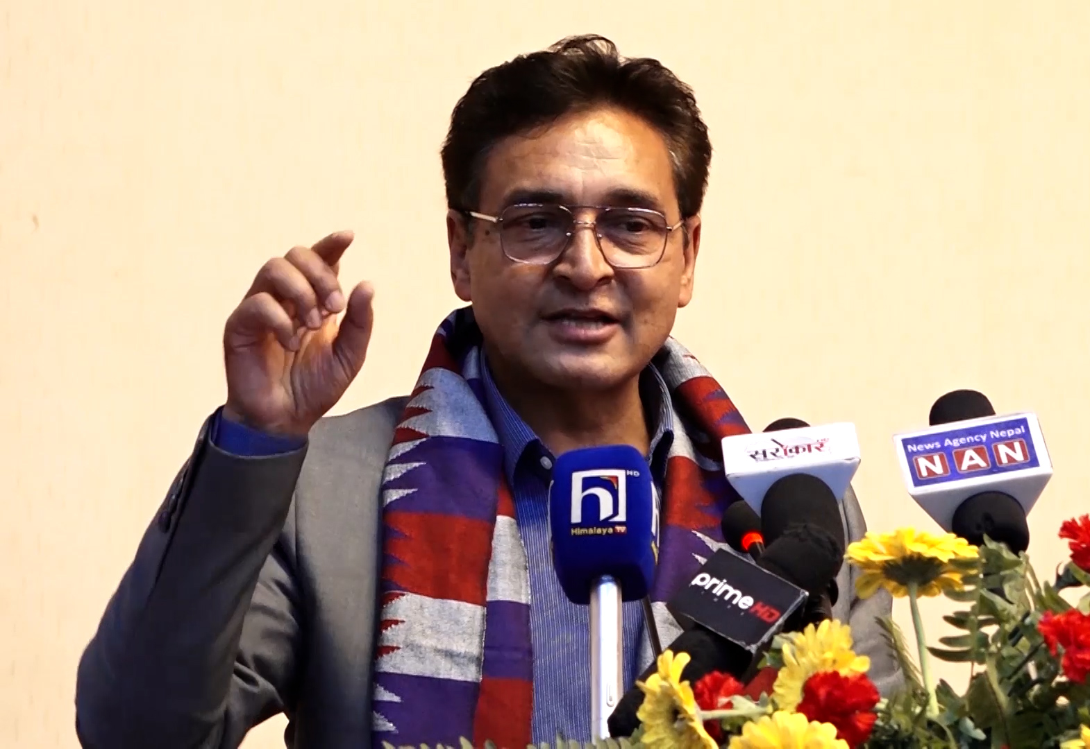 कता लुके टोपबहादुर ?