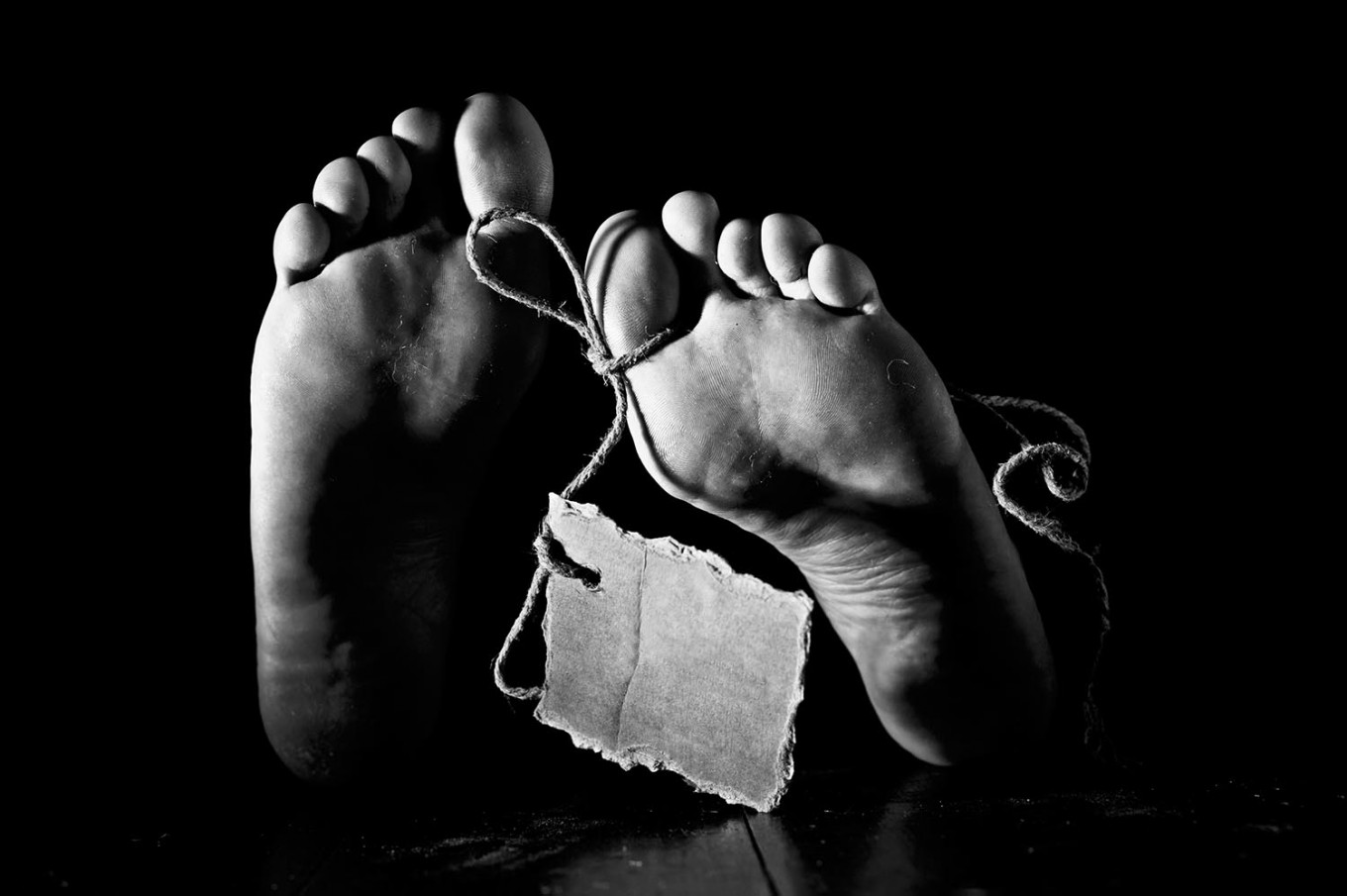 बसको झ्यालबाट टाउको निकालेका एक यात्रुको मुत्यु