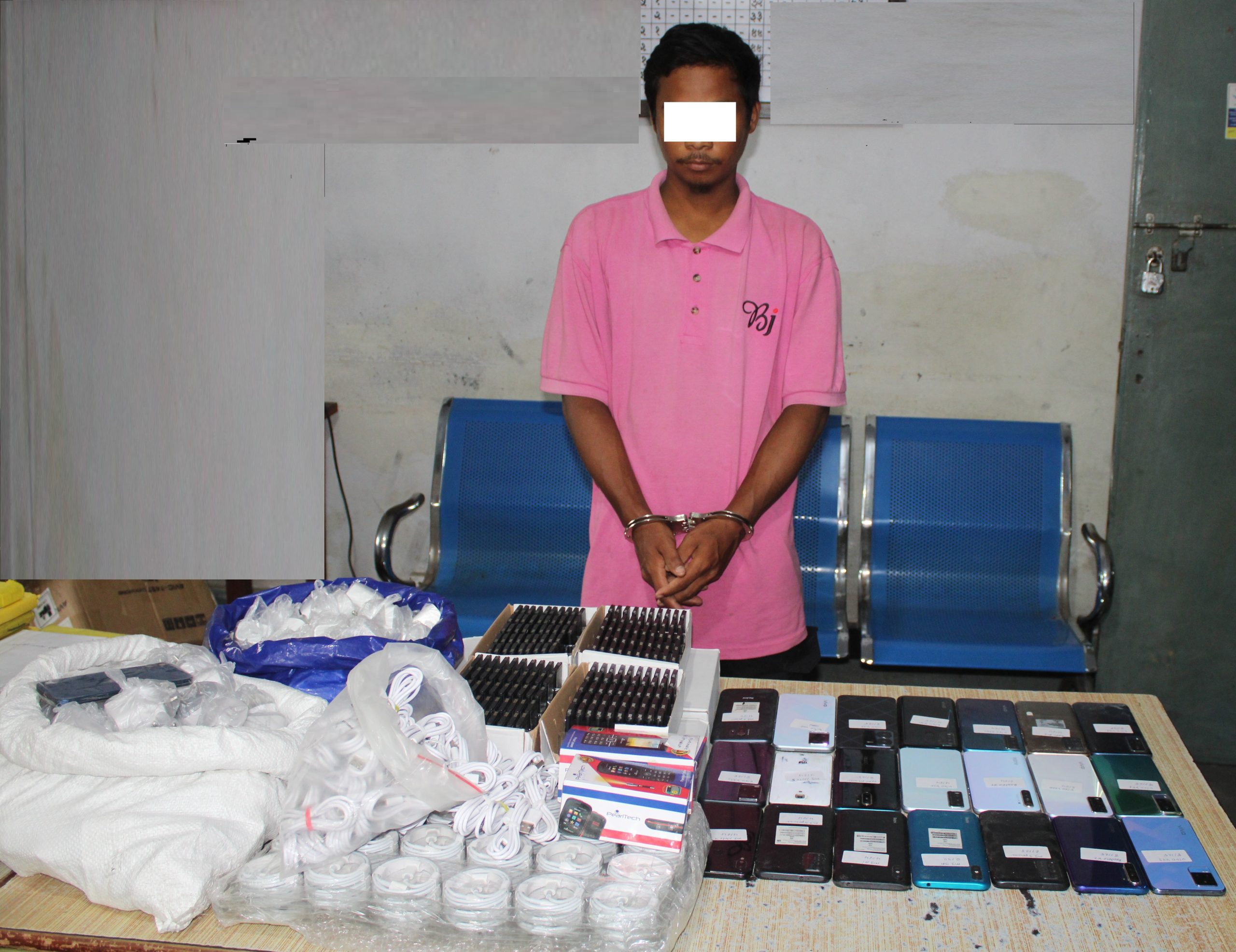 जिल्ला प्रहरी कार्यालय रुपन्देहीद्वारा मोवाईल तथा मोवाईलका पार्टपुर्जा वरामद