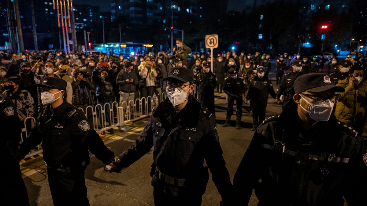 लकडाउनको विरोधमा चीनका जनता सडकमा उत्रिए