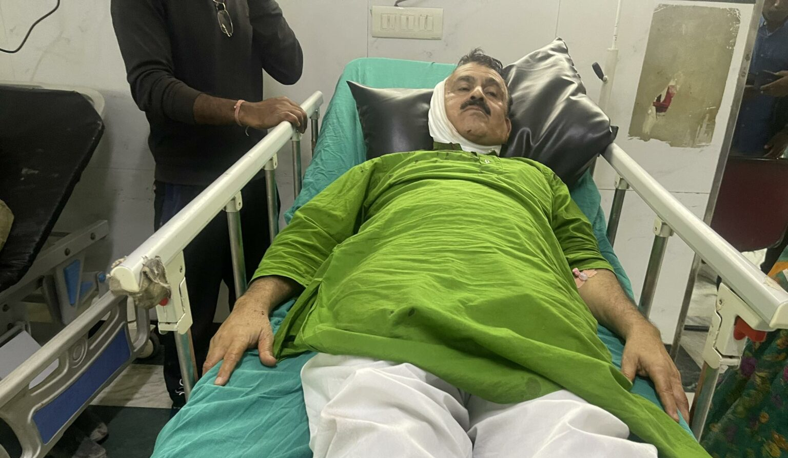 कांग्रेसका सहमहामन्त्री यादवमाथि खुकुरी प्रहार,खतरामुक्त