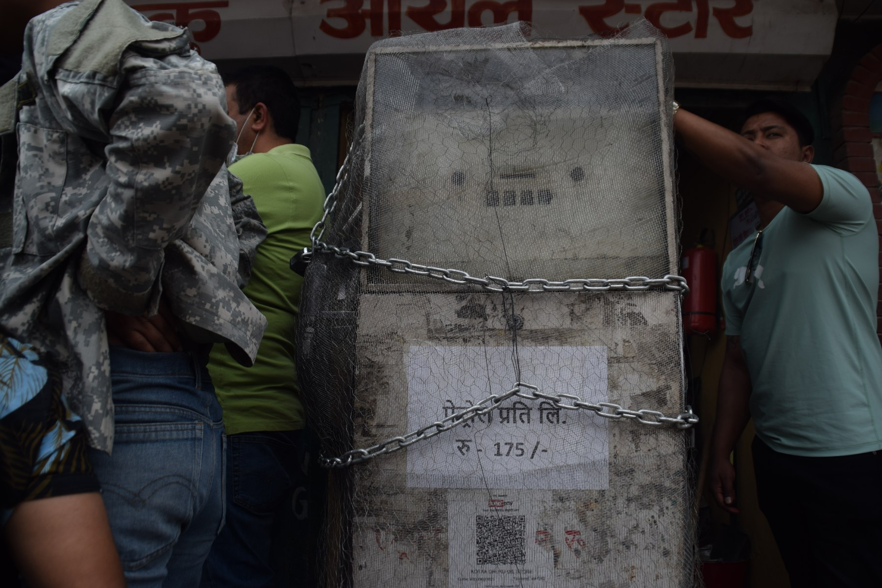 उपभोक्तालाई कम तेल दिएर ठग्ने काठमाण्डौका चार वटा पेट्रोल पम्प सिल