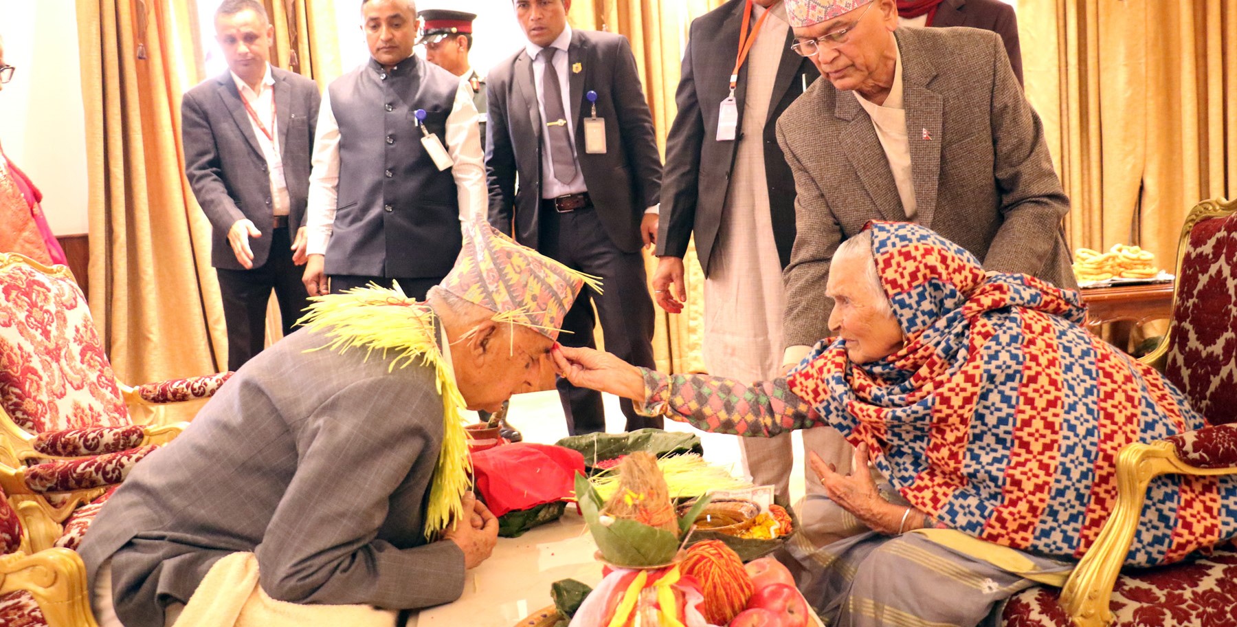 राष्ट्रपति पौडेलद्वारा भाउजू विष्णुमाया पौडेलबाट  टीका ग्रहण