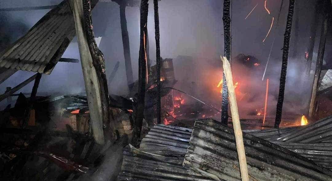 उर्लाबारीमा तुलबहादुरको घरमा आगलागी