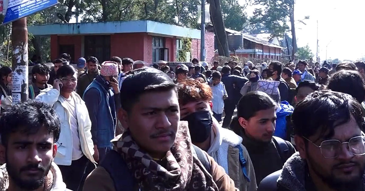 चार दिनदेखि एनओसीको सेवा अवरुद्ध, विद्यार्थी  धर्नामा