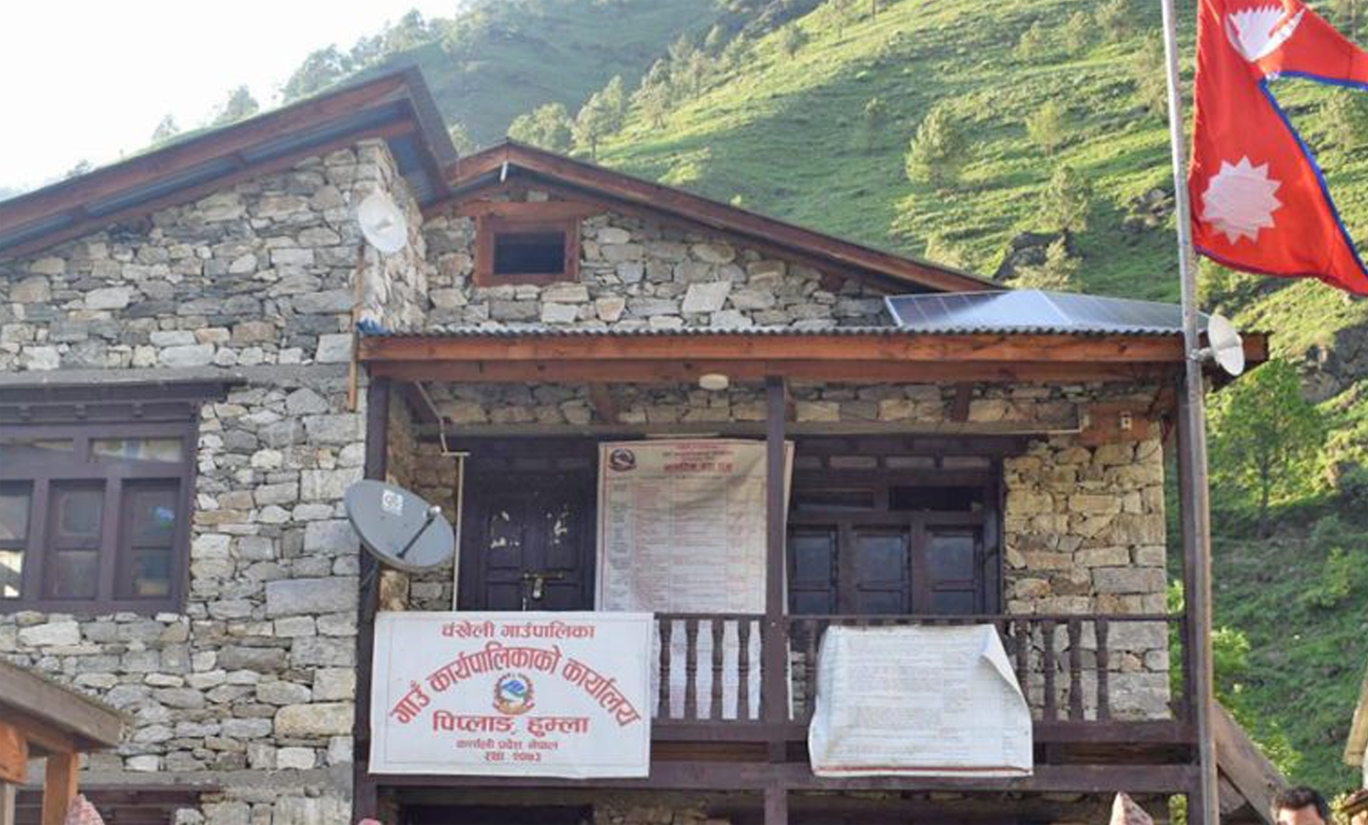 चंखेली गाउँपालिकाका अध्यक्ष धनलालसहित आठ जनाविरुद्ध भ्रष्टाचार मुद्दा दायर