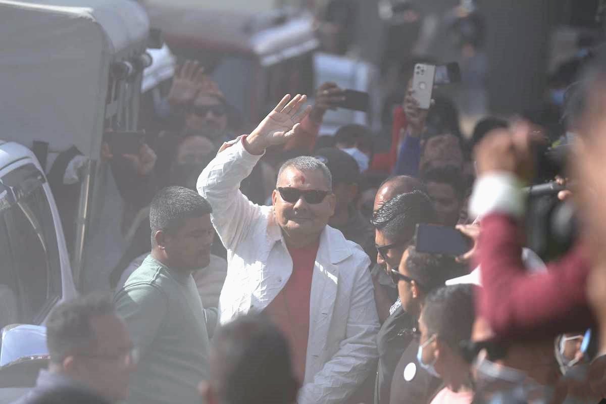 हतियारसहित सर्वोच्च परिसरबाट दुर्गा प्रसाईंका बडिगार्ड पक्राउ