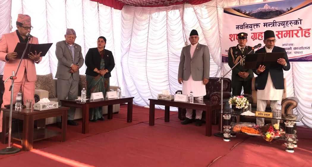 दीपक मनाङेले लिए भौतिक पूर्वाधार विकासमन्त्रीको सपथ