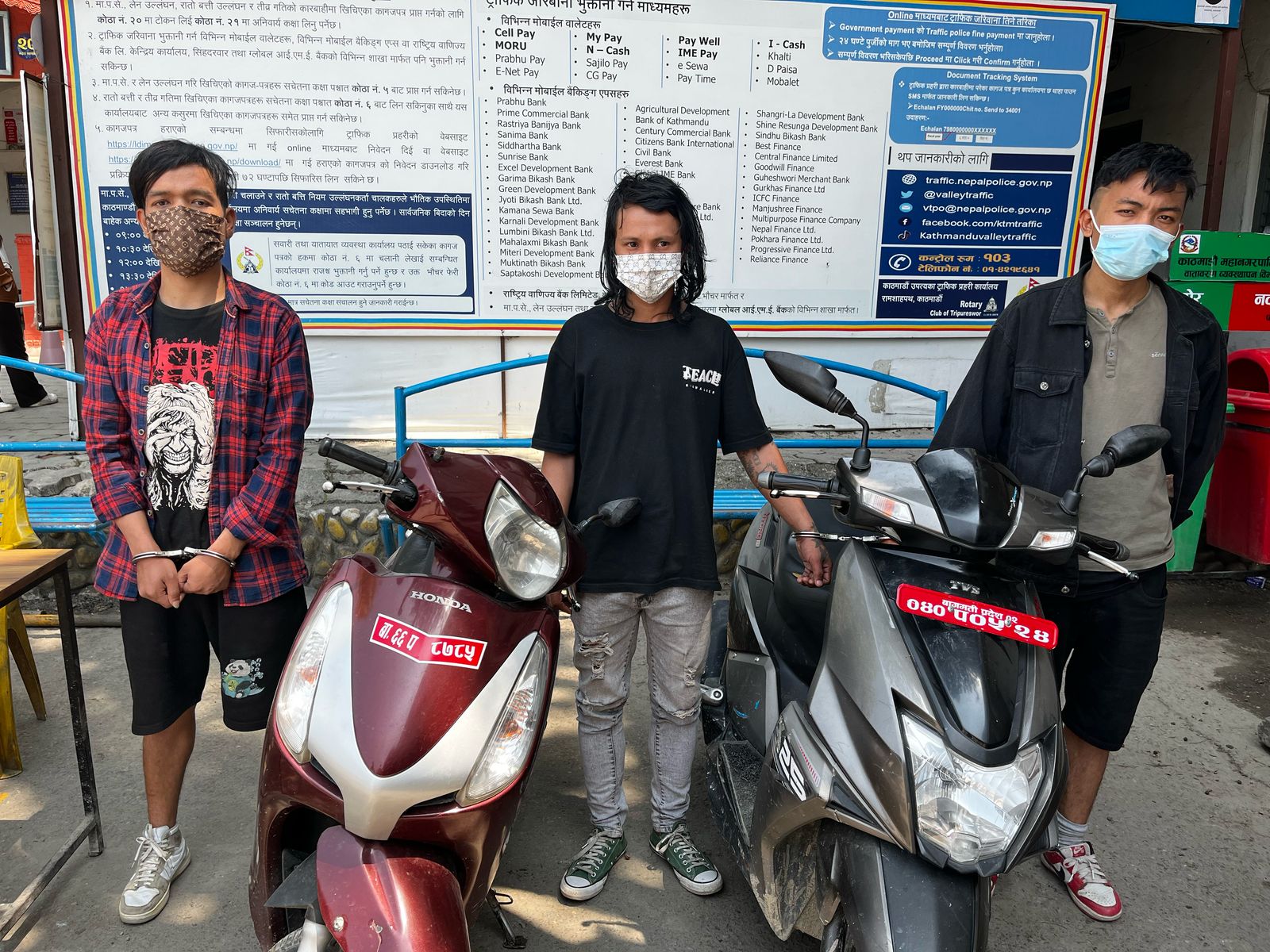 भक्तपुरमा स्कुटर चाेरी गर्ने तीन युवा पक्राउ