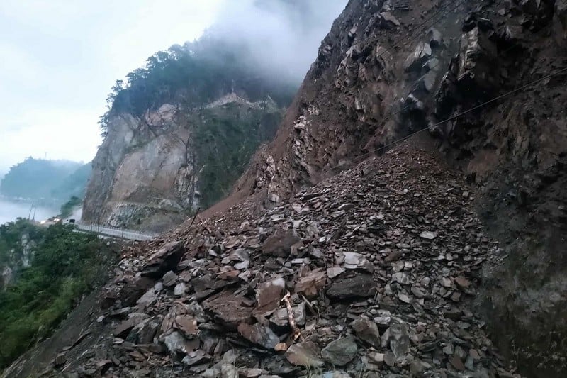 मुग्लिन नारायणगढ सडक अवरुद्ध