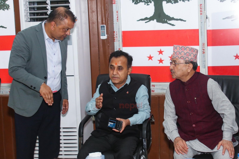 विशेष महाधिवेशन पक्षधरको भेला बोलाउदै गगन र विश्वप्रकाश