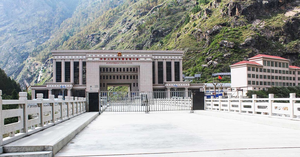 रसुवागढी नाका पुनः सञ्चालनमा,सरसामान तथा सवारीसाधन आयात हुन थाले